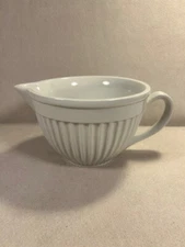 Crate and Barrel White Ribbed Batter Bowl Serving Bowl Spout 2 Qt.