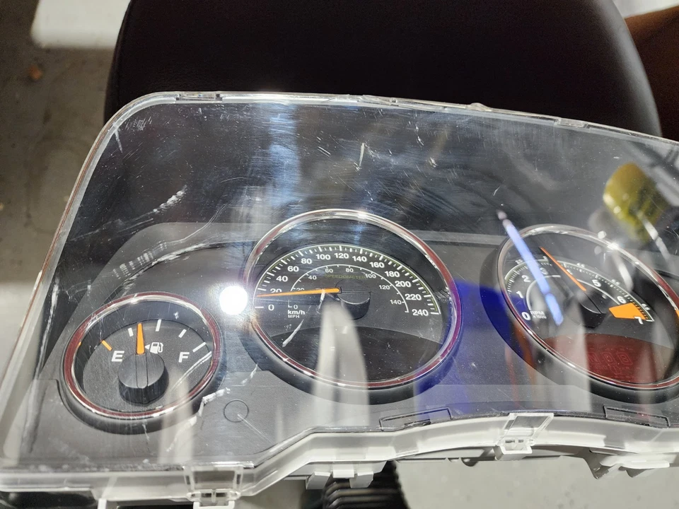 Cuadro de instrumentos Jeep Compass Patriot 2016-2017 usado KM/H OEM Mopar 68233468AE Foto 3 de 4