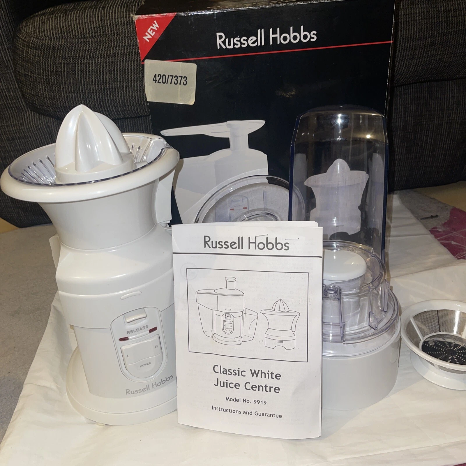 Russell Hobbs Juice Centre 9919 Classic White Used