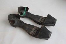 Chaussures sabots à charnière bois XIXe siècle Hinged Clogs Pattens Over Shoe...