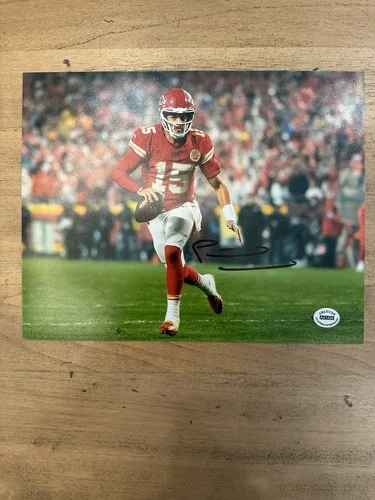 PATRICK MAHOMES AUTOGRAPHED 8X10 Photo Signed CHIEFS w/COA