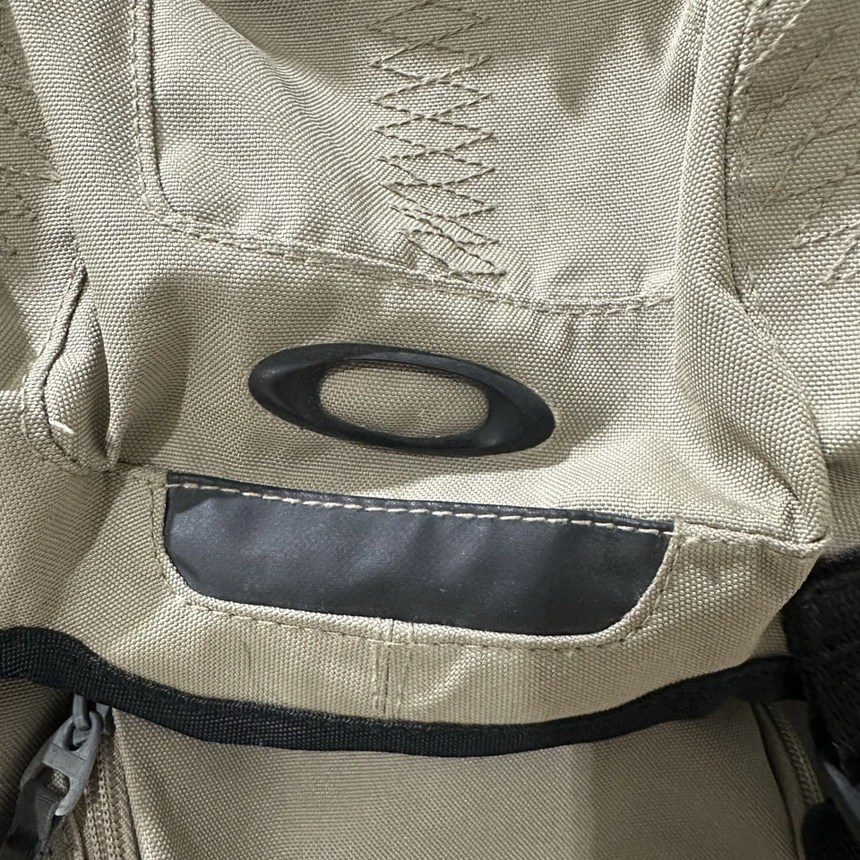 Vintage OAKLEY Panel Pack Backpack Tan The Book of Eli Featured Tactical Bag HTF - Image 2 of 4
