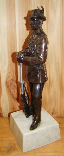 Figur auf Marmorsockel 1930-40 Schützenkönig mit Königskette, Orden… - Bild 2 von 12