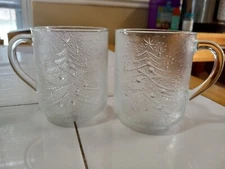 VINTAGE LES VERRERIES DE SAINT-GOBAIN DURALEX Christmas Tree Mugs