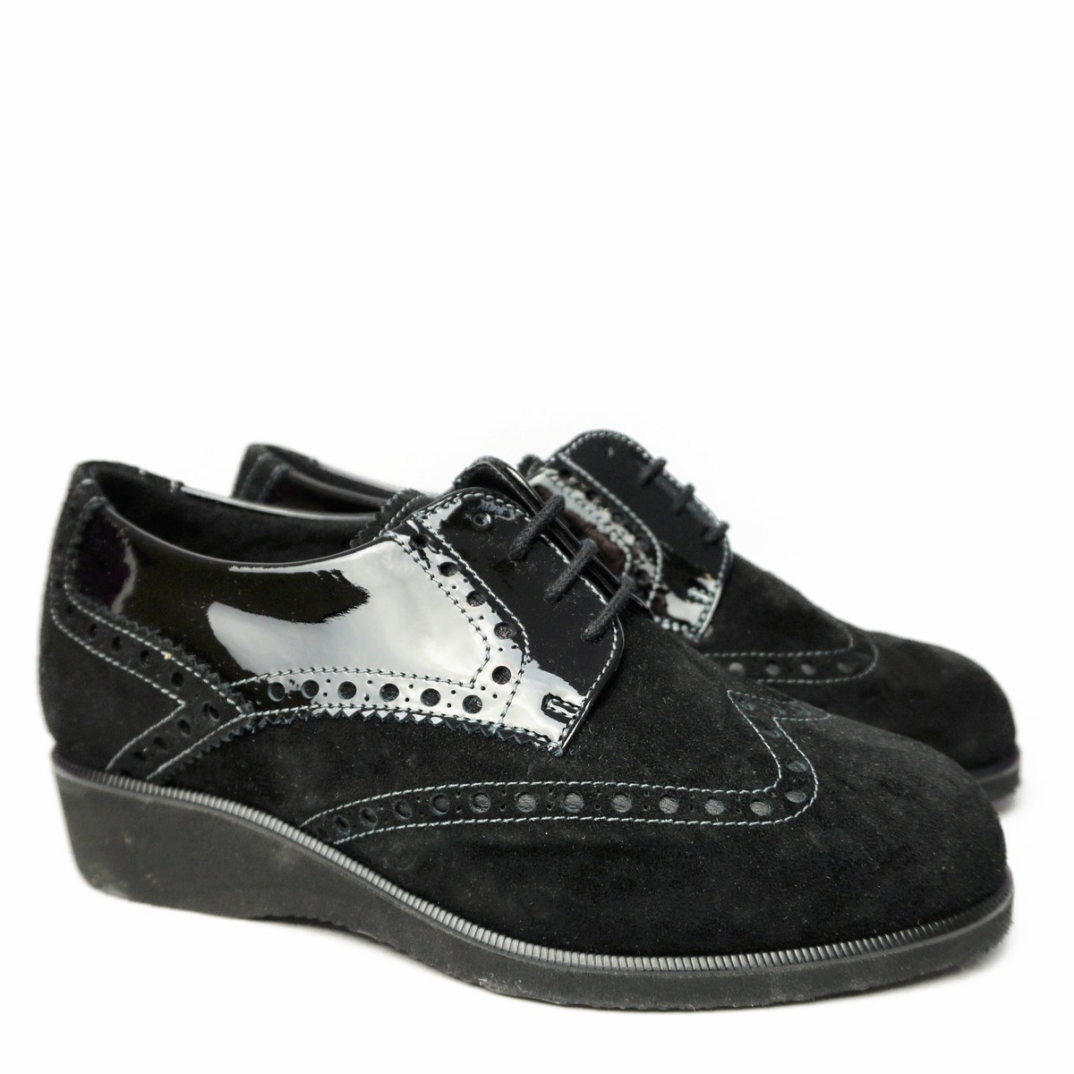 DUNA ELEGANT SHOE IN BLACK SUEDE WITH LACES AND REMOVABLE FOOTBED