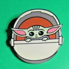 DISNEY STAR WARS BABY YODA GROGU LUCAS FILMS (LFL) ENAMEL METAL 2-SHANK BUTTON