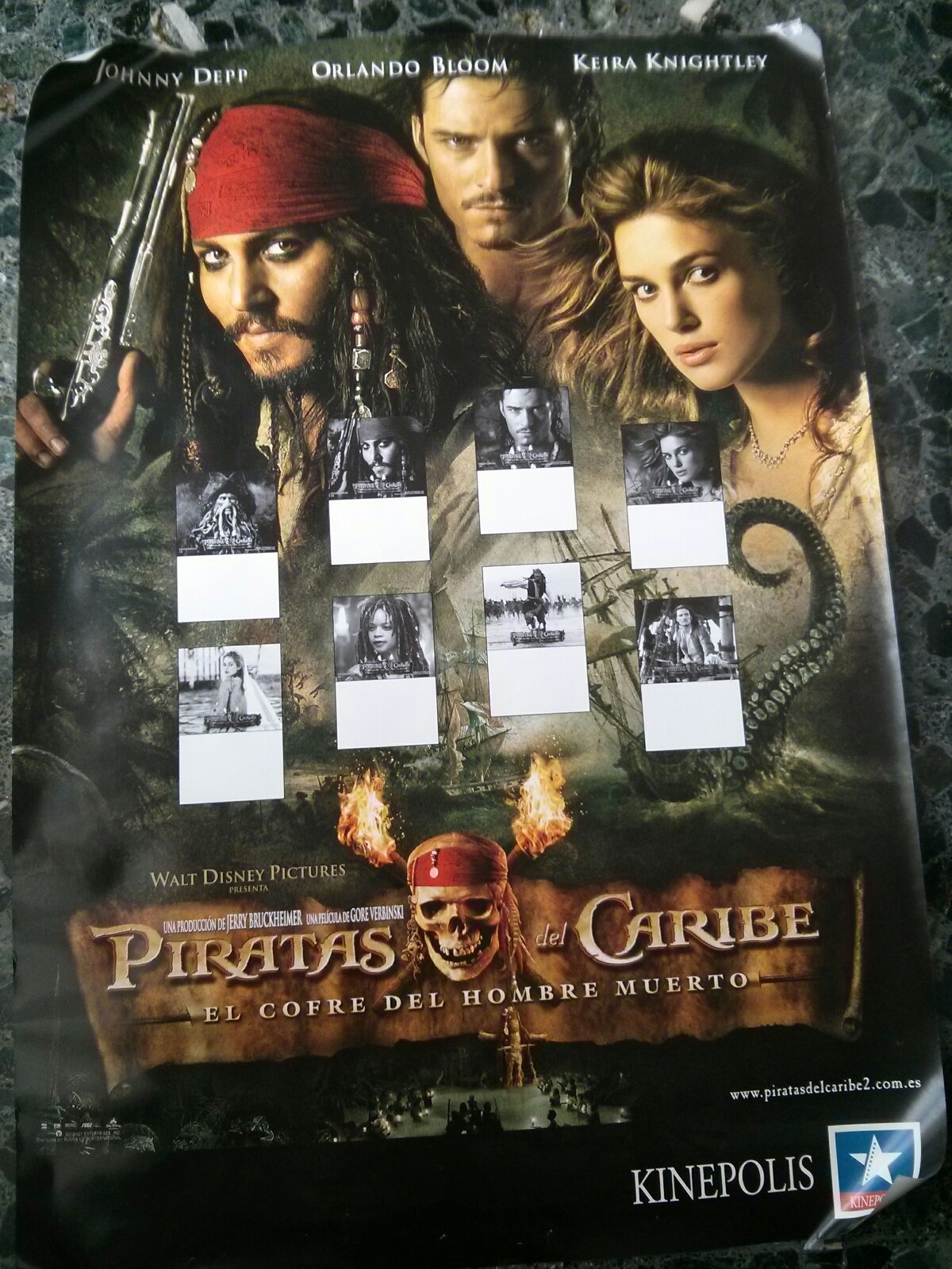 SÚPER PÓSTER PELÍCULA PIRATAS DEL CARIBE EL COFRE DEL HOMBRE MUERTO BUEN ESTADO