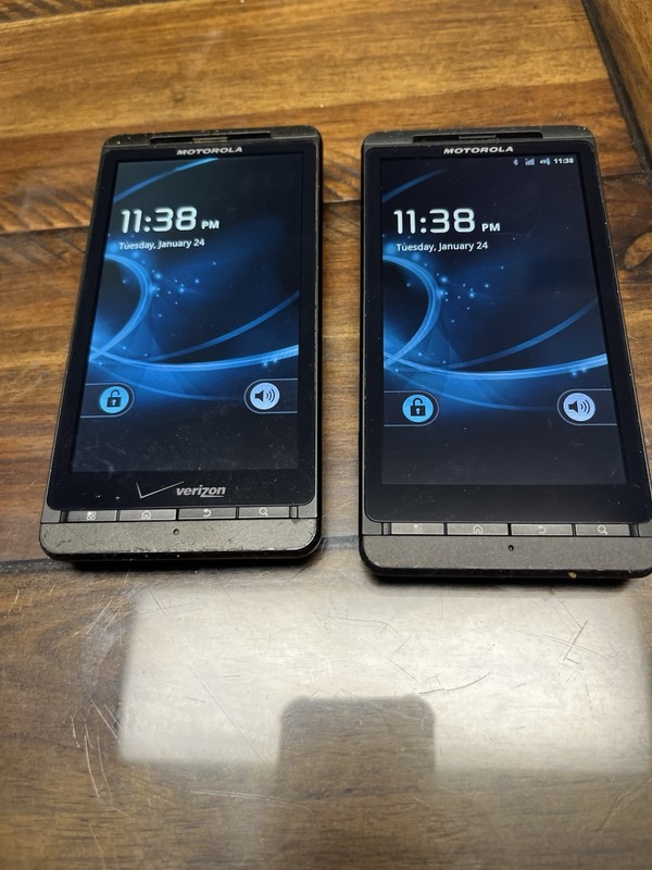 Two Motorola Droid X2 - Black ( Verizon ) Android Smartphone