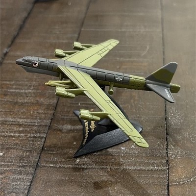 Maisto Boeing B-52H Stratofortress Diecast Model w/ Stand 1:500