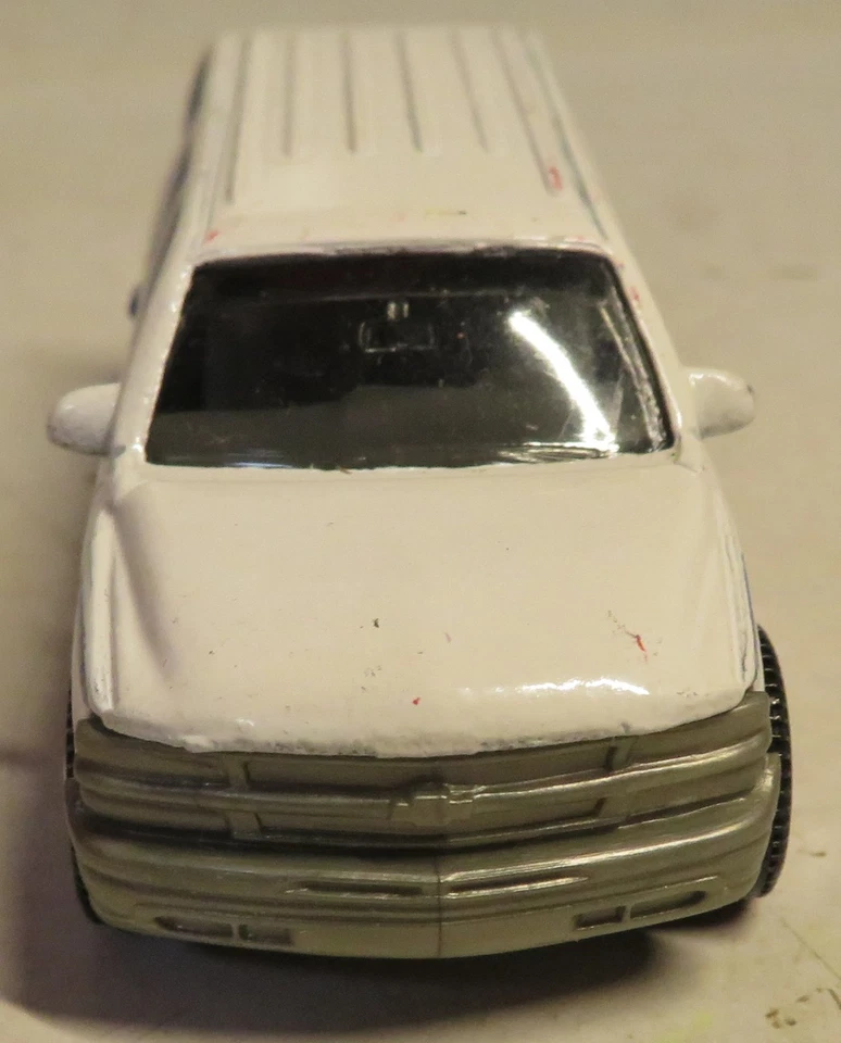 1999 MATCHBOX '00 CHEVY SUBURBAN NYPD WHITE 1:76 DIECAST 3" POLICE TRUCK W BLUE - Image 3 of 4
