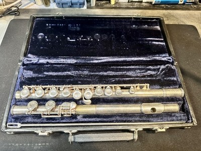 F.E. Olds & sons Ambassador flute