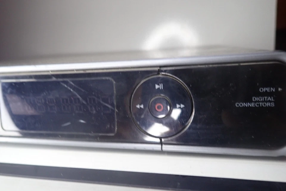 Philips DVDR3600 DVD Recorder Reg.2 EU PAL Secom TV Tuner Without remote control - Image 3 of 4