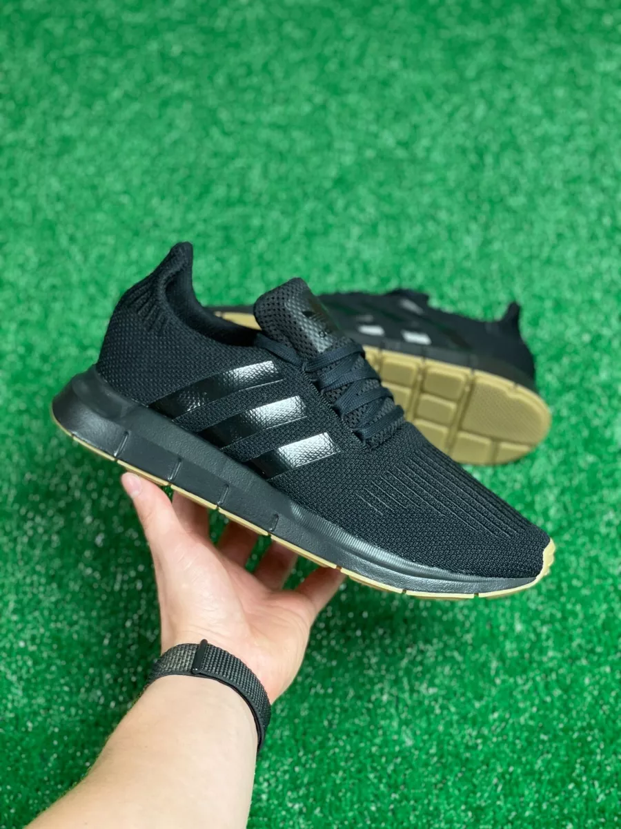 black swift run adidas