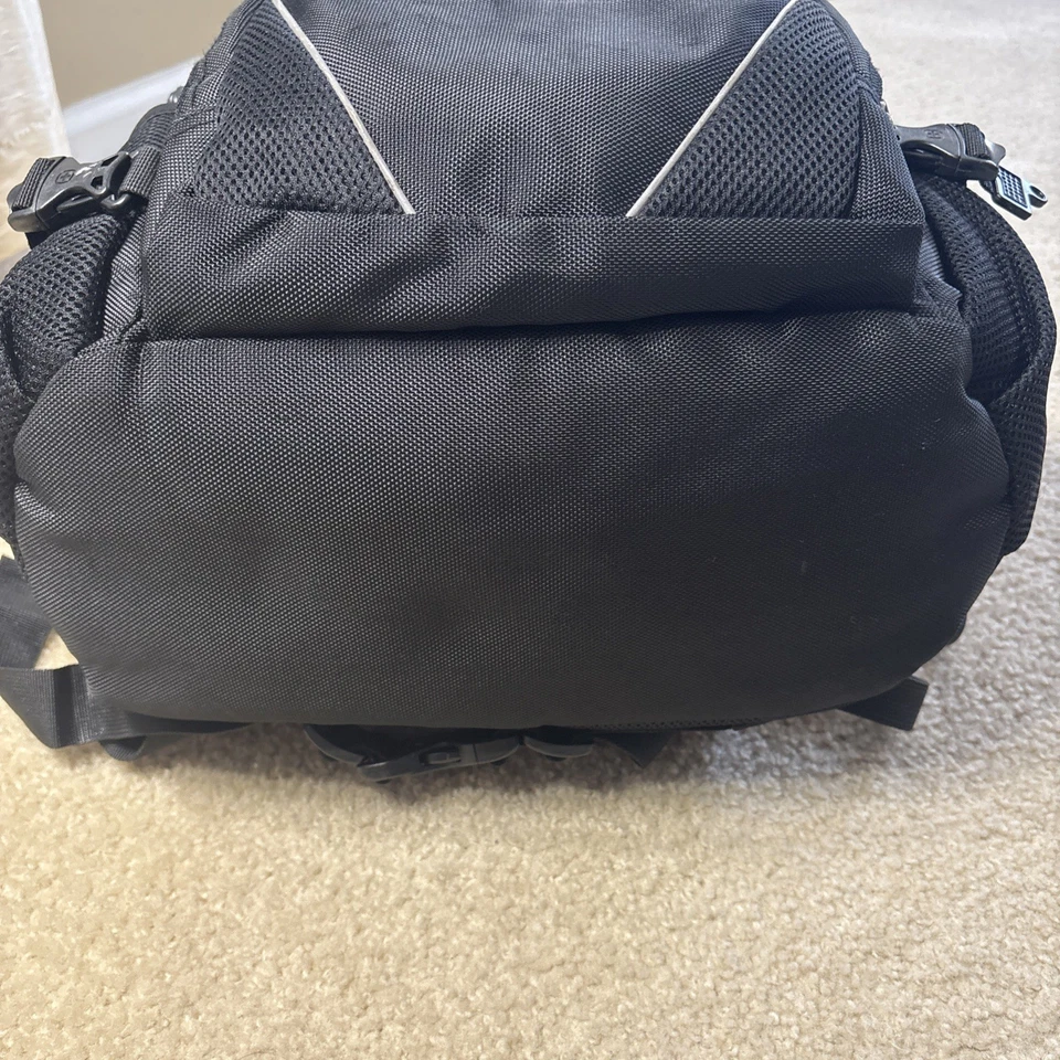 Mochila para Laptop Wenger SWISS GEAR Airflow Negra Ejército Suizo Excelente Estado  Foto 4 de 4