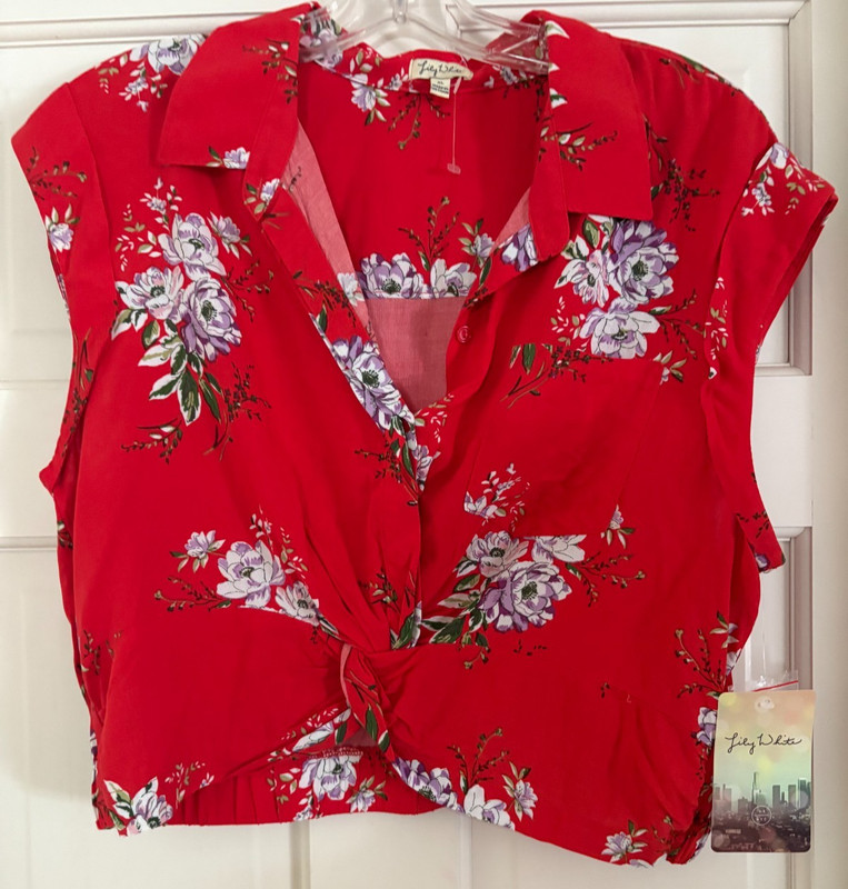 NWT LILY WHITE ADORABLE CROPPED BLOUSE TOP IN RED FLORAL PRINT UNUSED L-XL