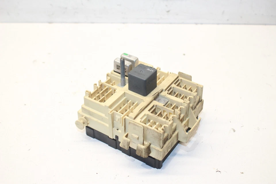 2003-2007 HUMMER H2 6.0 FUSE RELAY BOX OEM - Image 2 of 4