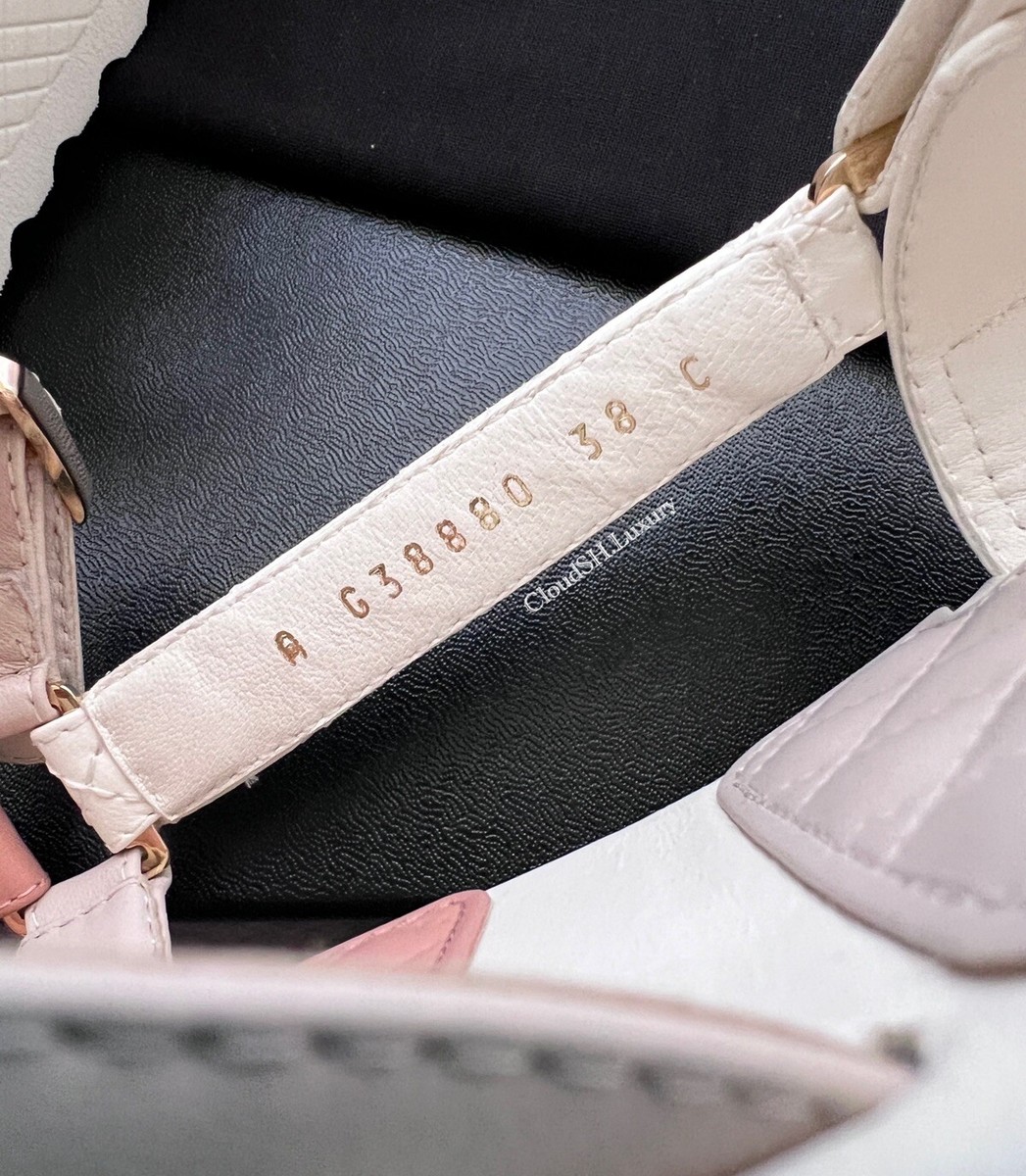 CHANEL シャネル 03A リボン付きVネック ニットカットソー Auth Chanel BNIB 23A White Beige CC Logo Platform Strap