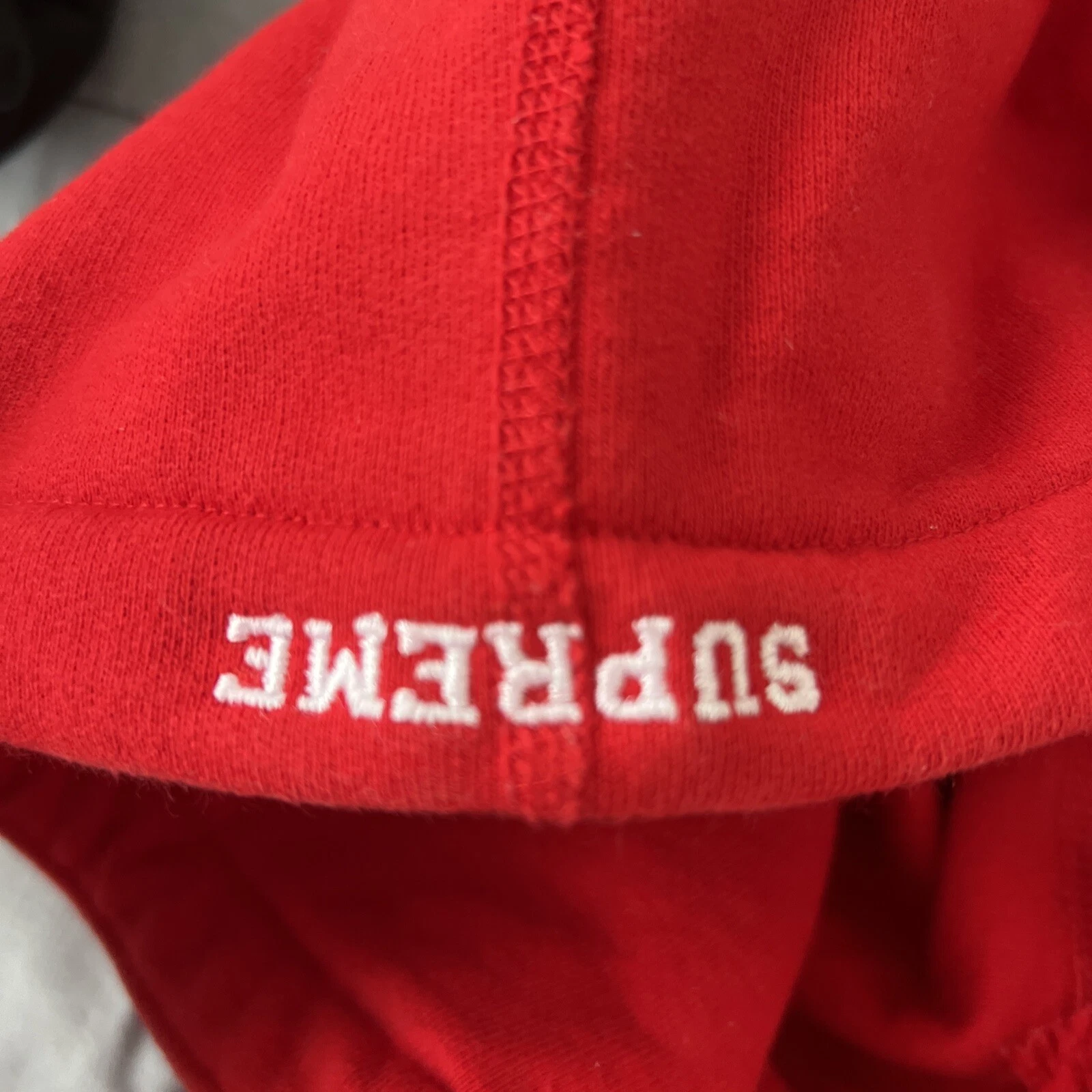 Felpa con cappuccio Supreme Tonal S logo rosso taglia small FW17