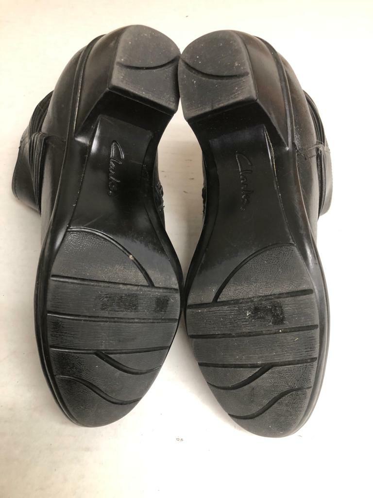 CLARKS Black Leather Zip Ankle Boots Womens Size 9.5 M Style