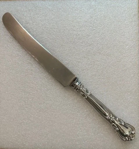 Cuchillo de cena Gorham Chantilly de plata esterlina romo 9" 2,1 oz "B" monograma Foto 4 de 4
