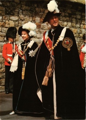 CPM HM Queen Elizabeth II & HRH Prince Philip BRITISH ROYALTY (836375)