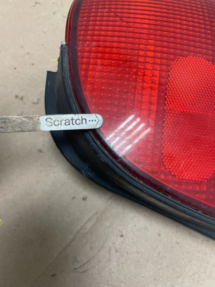 Luz trasera derecha pasajero derecho Hyundai Accent 1998 a 1999 hatchback OEM Q4663 DG Foto 4 de 4