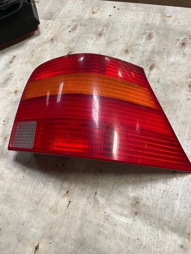 Heckleuchte komplett R 1J6945096R VW Golf 1.9 SDI 1 J Bj 2001