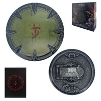 FaNaTtik Doom: The Dark Ages Shield Saw Medaillon & Kunstkarte - Limited Edition