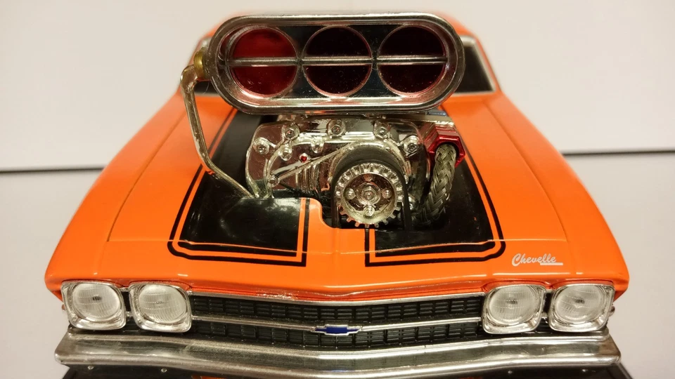 VTG Muscle Machines 1969 Chevrolet Chevelle Die-Cast 1:18 Orange/ Black - Image 4 of 4