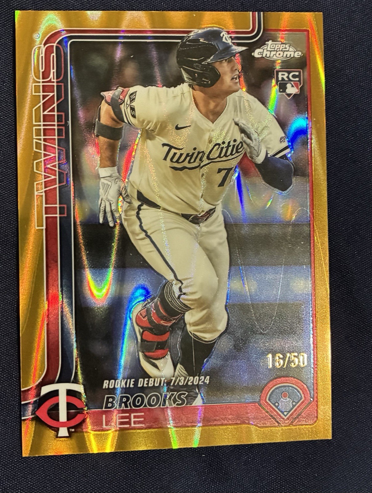 Brooks Lee ~ 2025 Topps Chrome Update ~ Rookie Gold RayWave Refractor /50 #USC6