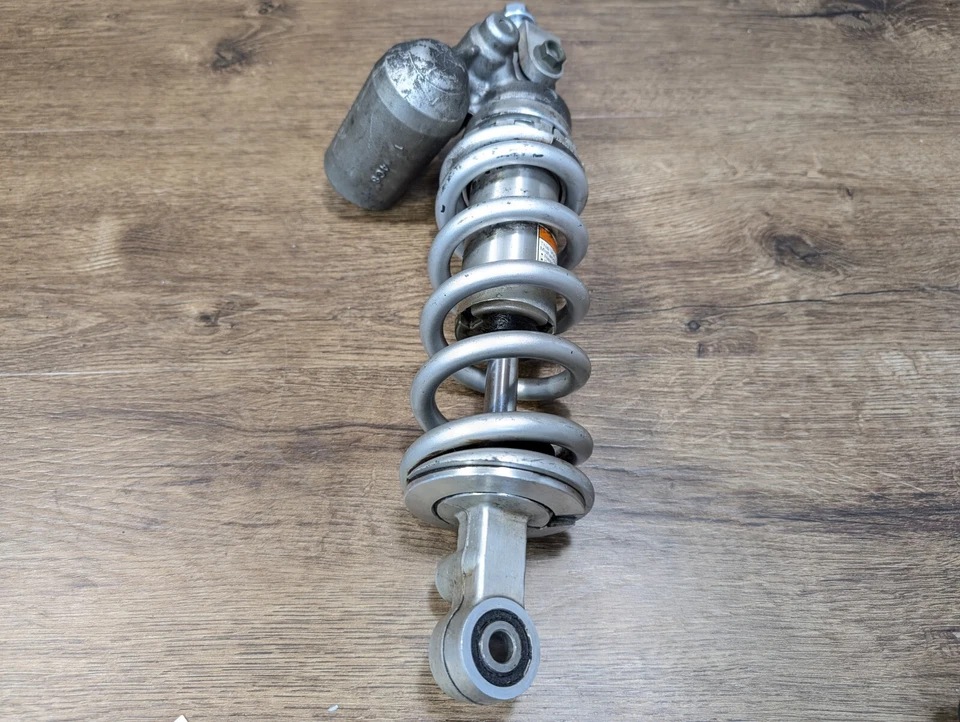 Yamaha YZF R1 2007-2008 OEM SUSPENSIÓN AMORTIGUADOR TRASERO 4C8-22210-11-00 Foto 4 de 4