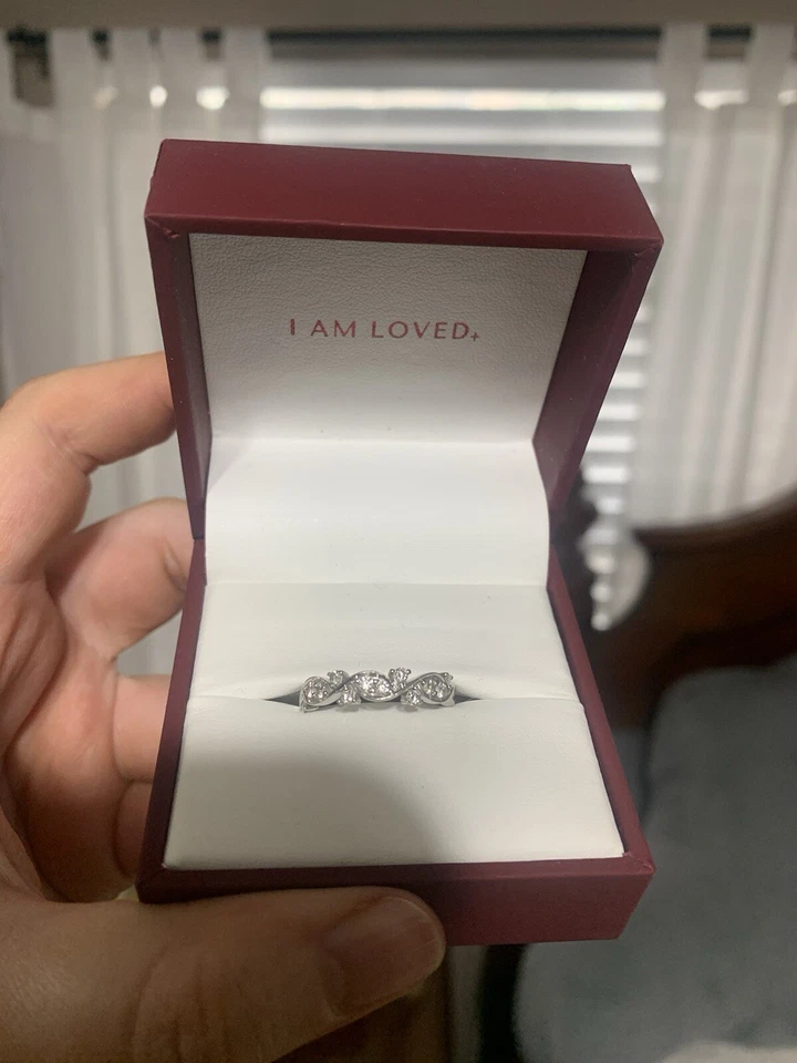 Anillo torcido de diamantes de oro blanco - talla 7 Foto 4 de 4