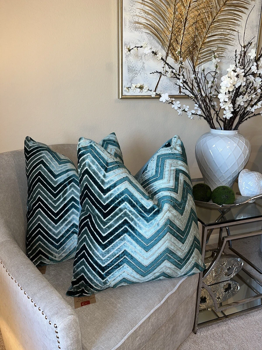 Caldeira top decorative pillows