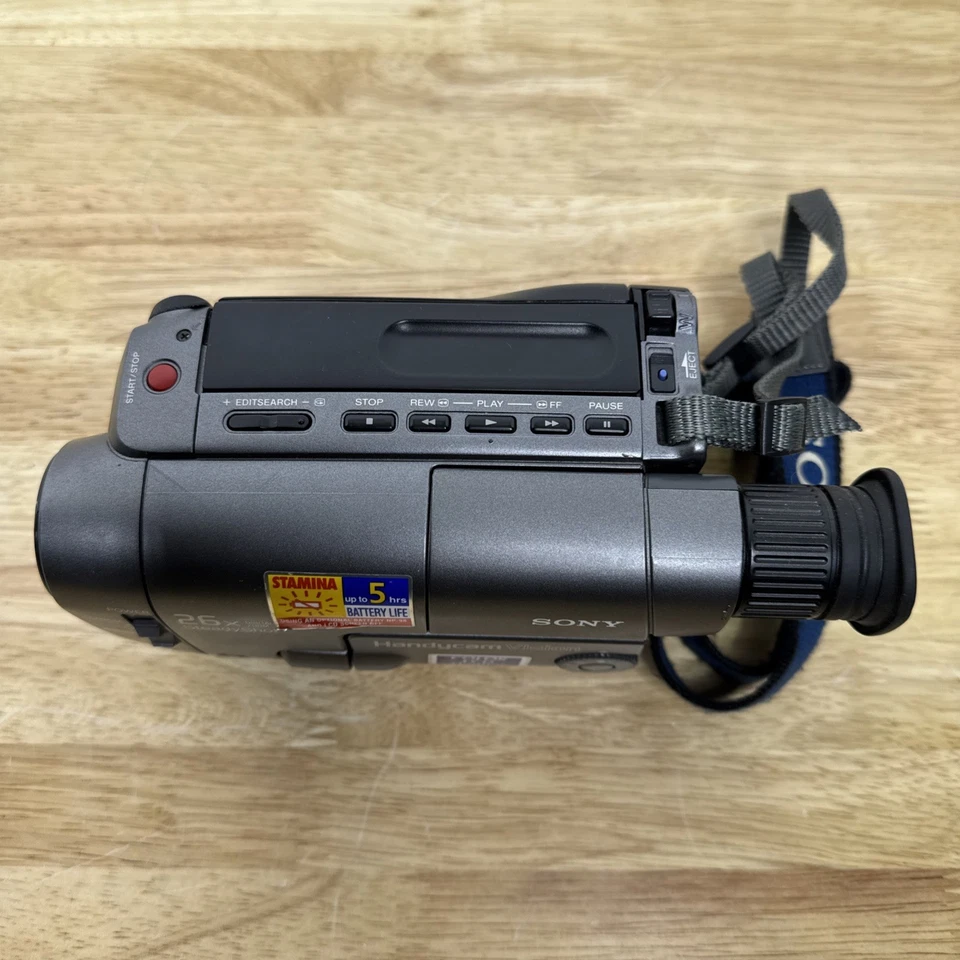 Sony CCD-TRV22 Video 8 Camcorder w/ AC Charger. For Parts/Repair Powers On READ - Image 3 of 4
