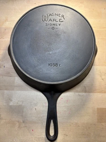Vintage Wagner Ware Sidney - O - Cast Iron Heat Ring Skillet #8  1058 E  CRACK