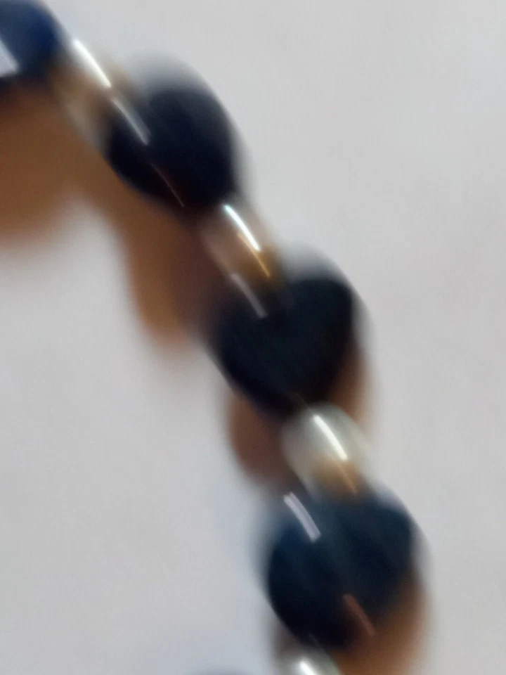 Pulsera elástica de lapislázuli y perlas con espaciador plateado Foto 2 de 4