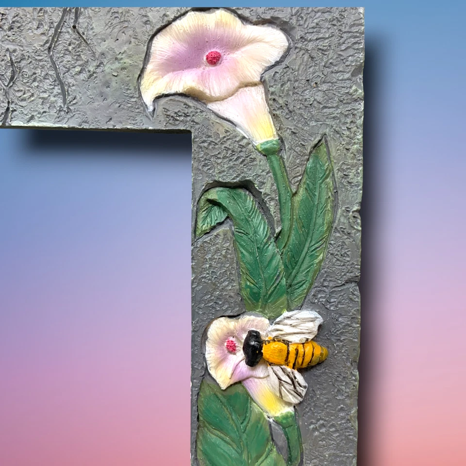 Marco de fotos botánico vintage Y2K abejas cala lirio resina floral grabado 8" x 6" Foto 3 de 4