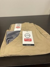 Wrangler ATG Cargo Shorts  Size 30  NWT 21.99  Outdoor Hiking Stretch