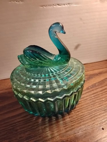 Swan Light Diffusing Trinket Dish With (Sawtooth Like) Fitting Lid. Beautiful.