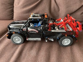 LEGO TECHNIC: Pick-Up Tow Truck (9395) Assembled, manuals included, no box