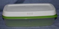 Rubbermaid FreshWorks #7W30 Rectangular Produce Keepes Container  8.4 Cups