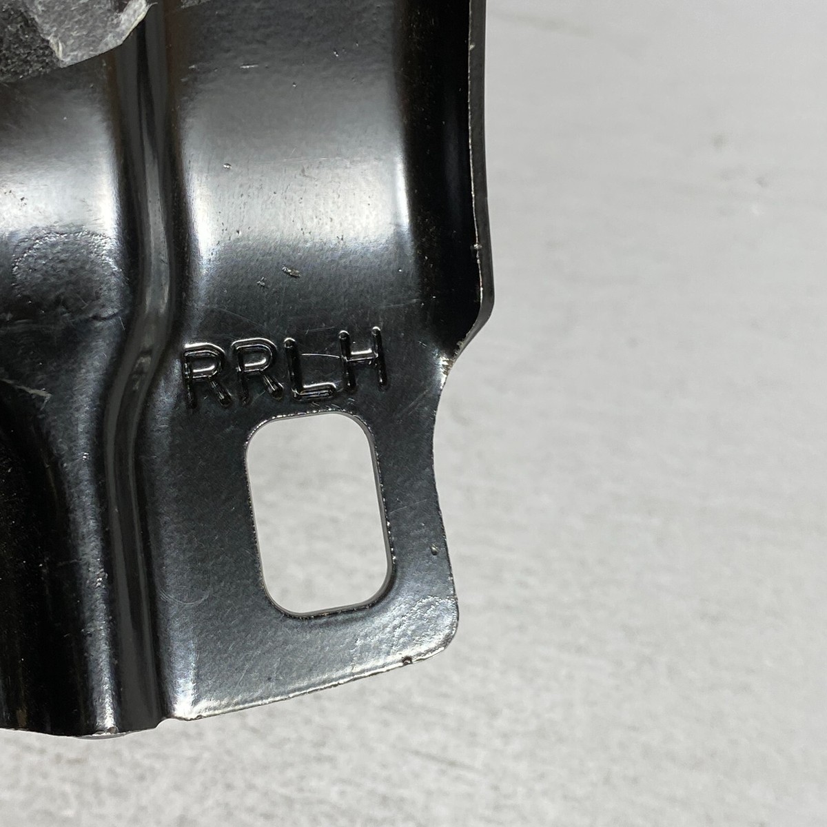 GM FRONT LEFT FENDER UPPER REAR BRACKET 84824939 OEM | eBay