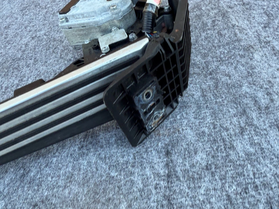 INFINITI M35H M37 M56 Q70 2011-2019 OEM TRAVEL ADAPTIVE GAS PEDAL ACTUATOR ASSY Foto 3 de 4