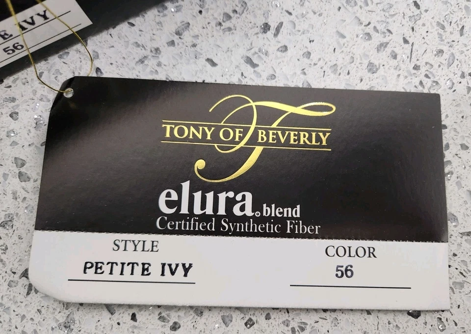 Peluca corta rizada gris Petite Ivy de Tony Of Beverly 56 talla PETITE Foto 3 de 4