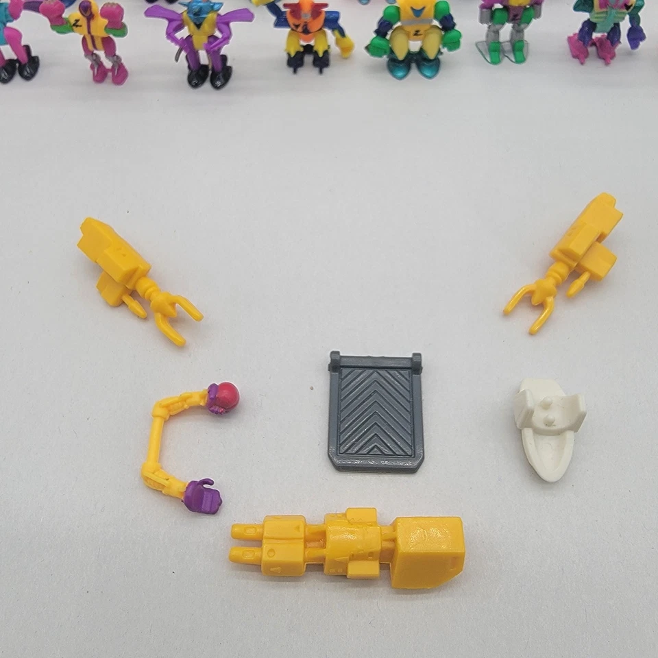 Big Lot Of 38 Galoob  Z-bots / Zbots  Mini bots Vintage Vehicles & Accessories - Image 2 of 4