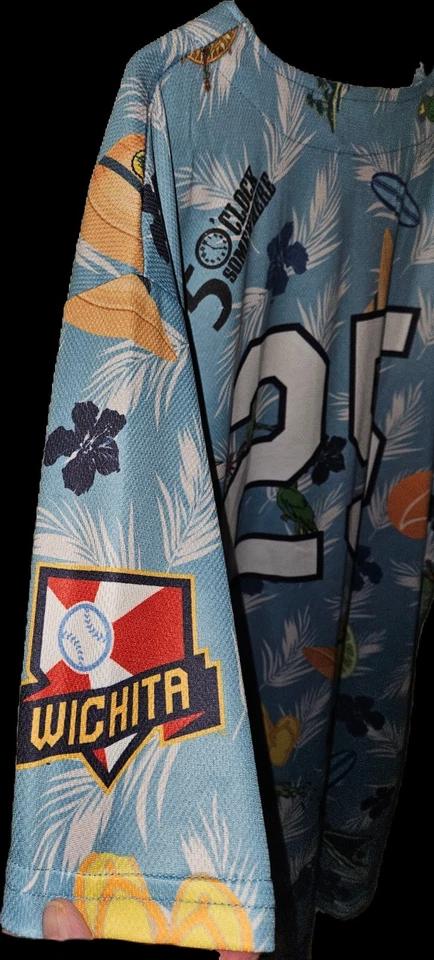 Camisa de campamento hawaiana Wichita Wind Surge Margaritaville - Talla XL Liga Menor BB Foto 3 de 4