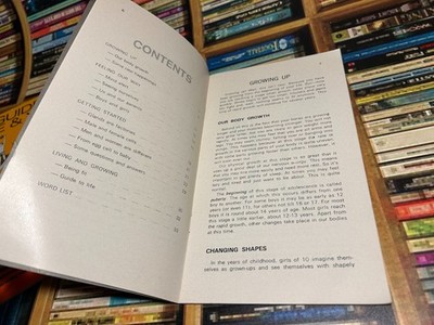 古書 1970年代の性に関するビンテージ本（英語）2冊セット 7 X 1970 Vintage New Sex Education For Parents A Family Life Guide