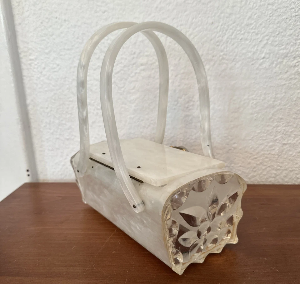 Vintage RIALTO NY carved pearlized / clear double handle lucite handbag - c1950s - Image 4 of 4