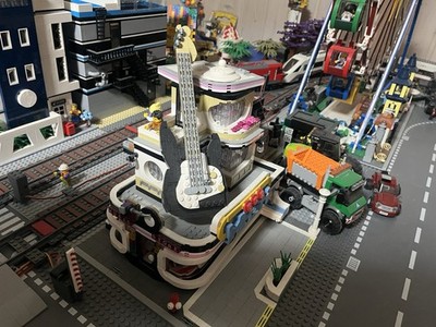 Mould King Novatown Guitar Shop 16002 Steckbausteine 2168 Teile light brick