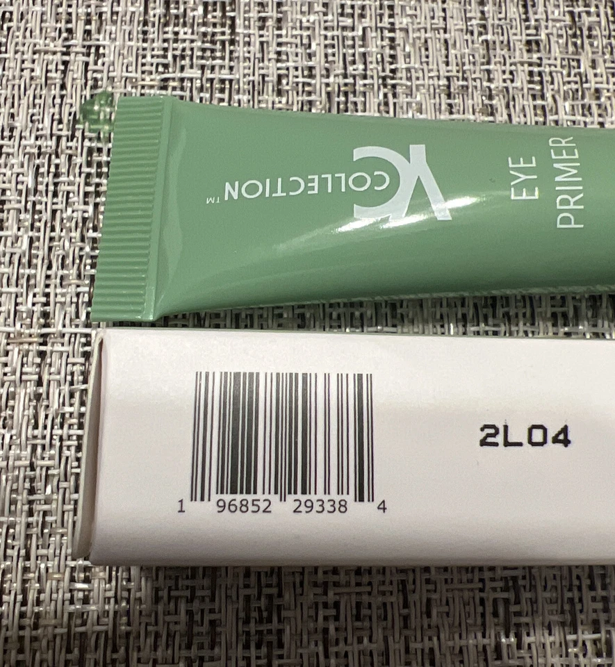 YC COLLECTION Bold + Matte Eyeshadow Primer 8ml/.27 oz - #A5 - Image 4 of 4